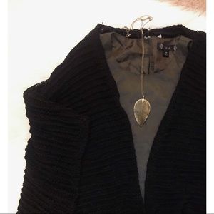 Crop Black Knitted Cardigan
